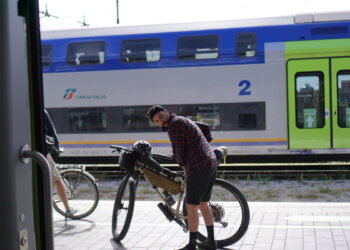 Come viaggiare in treno con la bici in Italia e all’estero