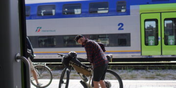 Come viaggiare in treno con la bici in Italia e all’estero