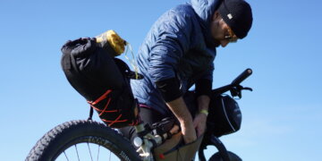 Come vestirsi per viaggiare in bici?